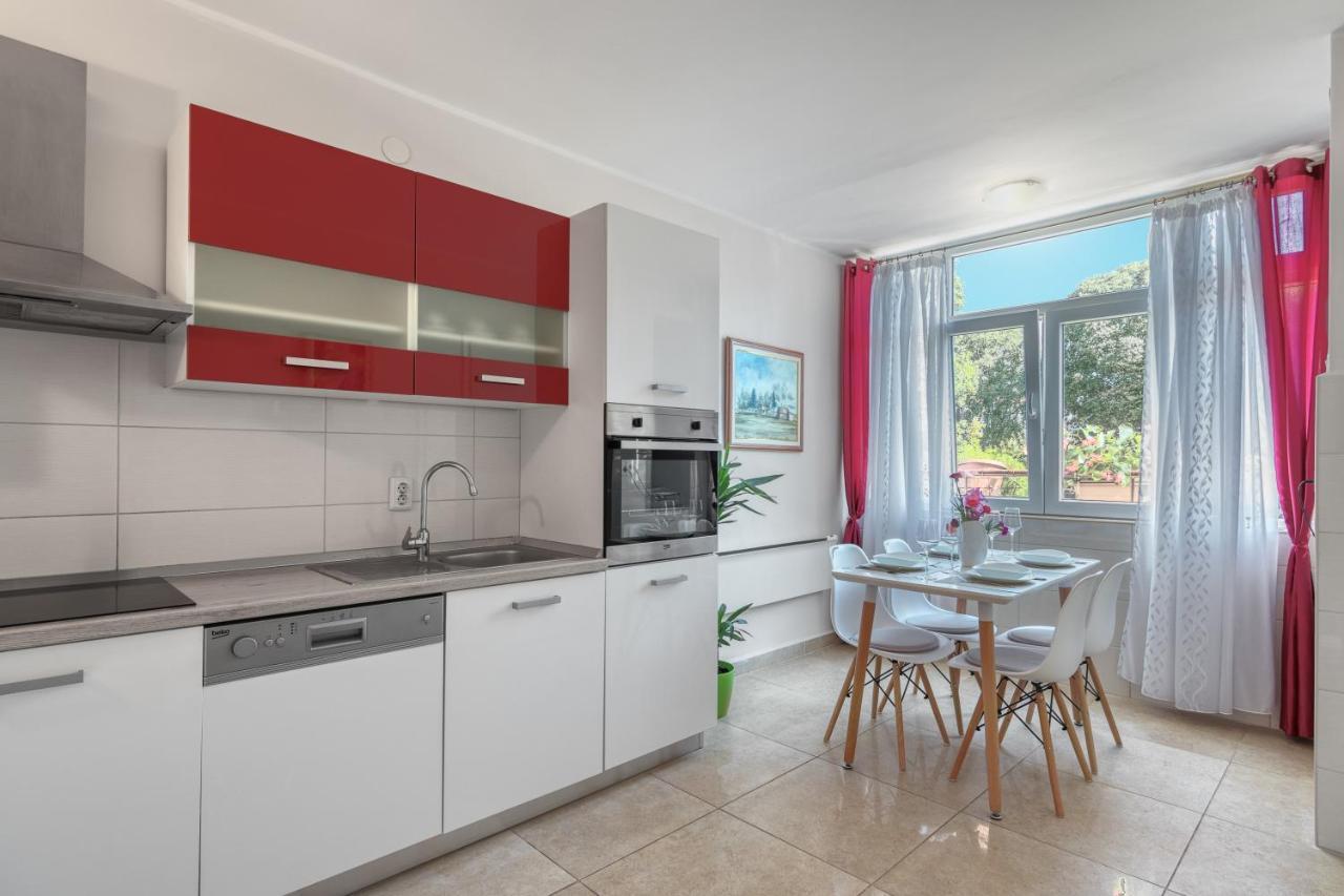 M & M Apartment Pula Eksteriør billede