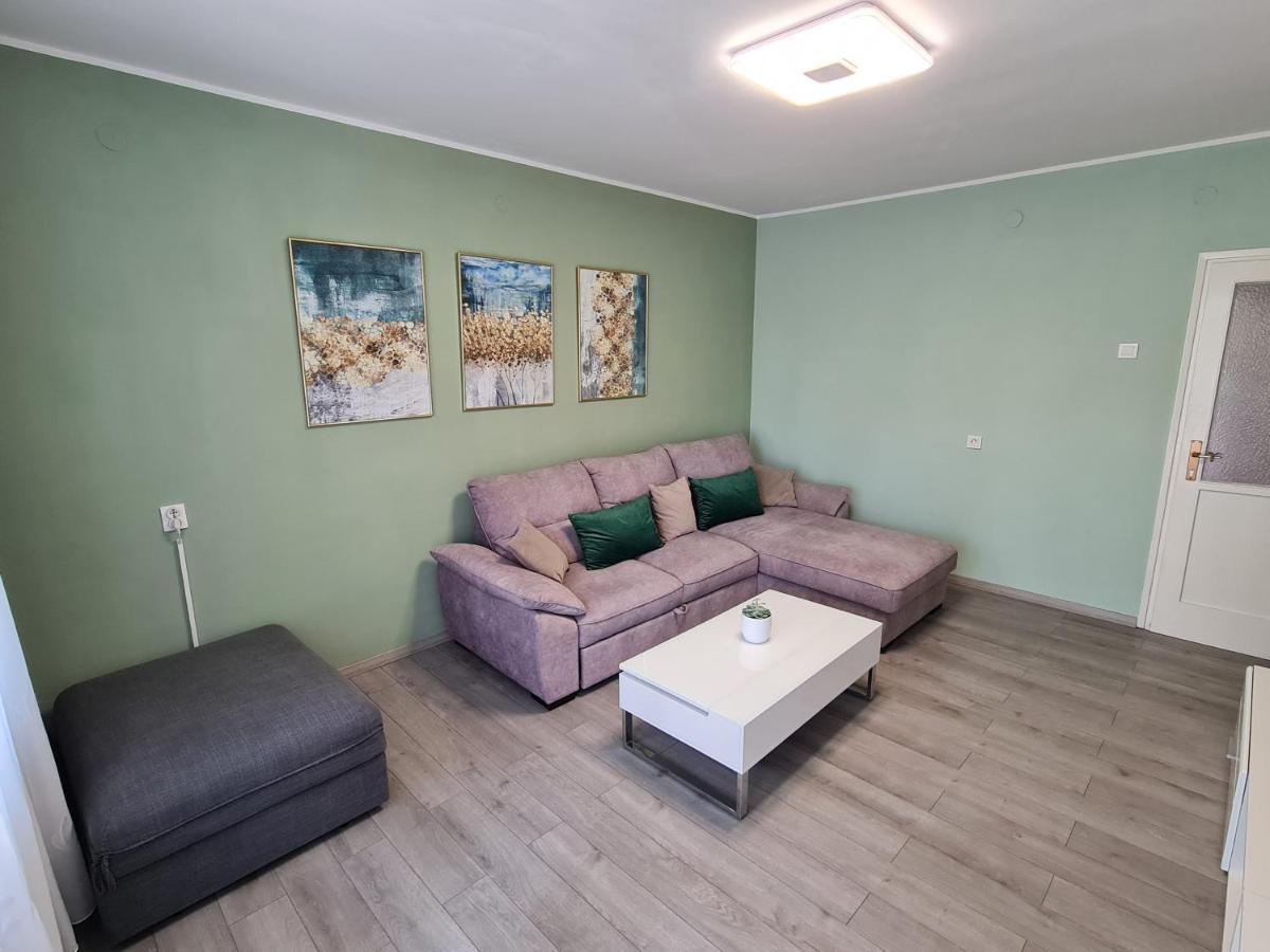 M & M Apartment Pula Eksteriør billede